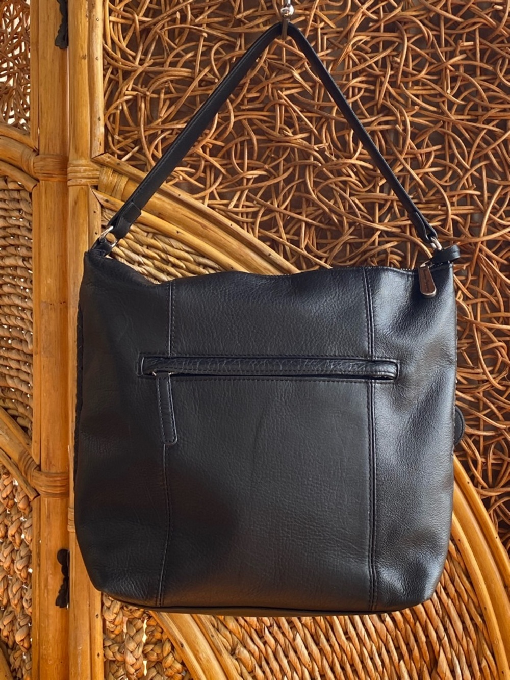 Tommy Bahama Classic Black Leather Shoulder Bag Timeless Everyday Style - Picture 3 of 11